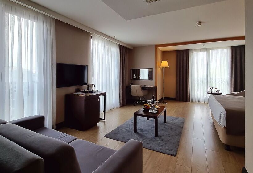 اتاق لوکس, Port Bosphorus