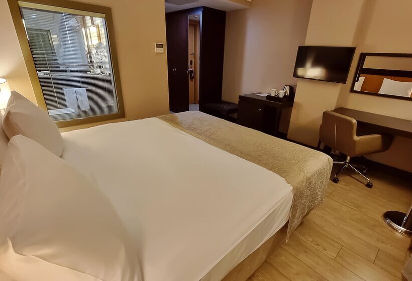 اتاق اکونومی, Port Bosphorus