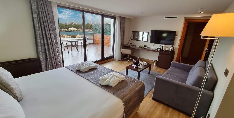 اتاق لوکس, Port Bosphorus