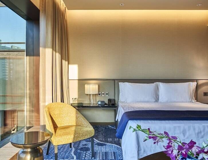 استودیوی استاندارد, The Den Bengaluru