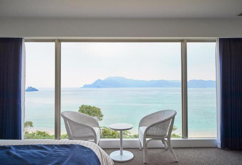 חדר סטנדרט, The Scene