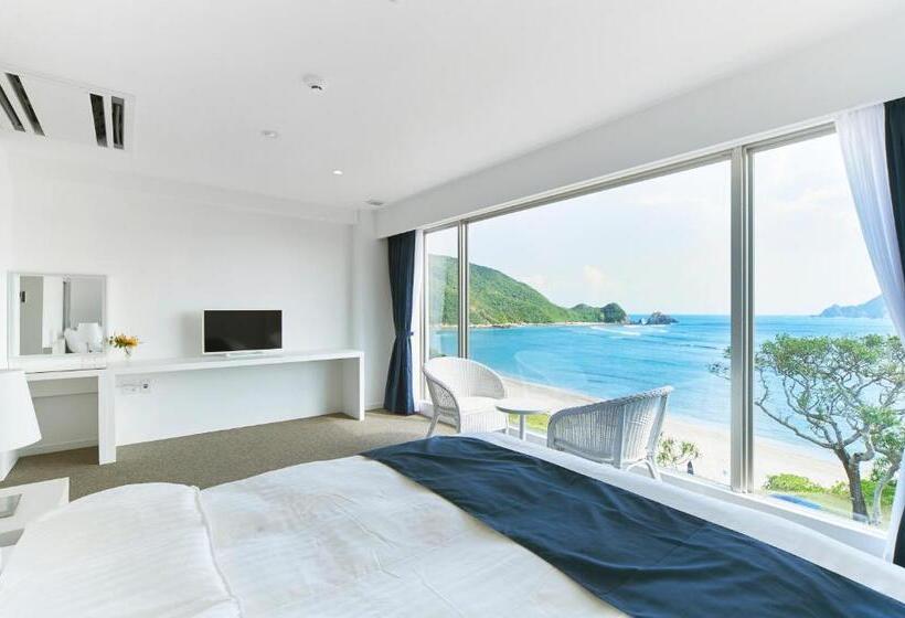 חדר סטנדרט, The Scene