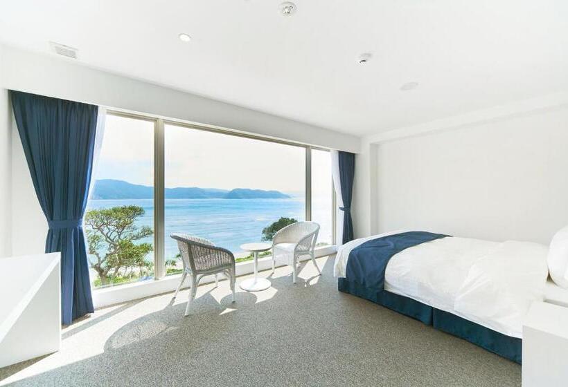 חדר סטנדרט נוף לים, The Scene