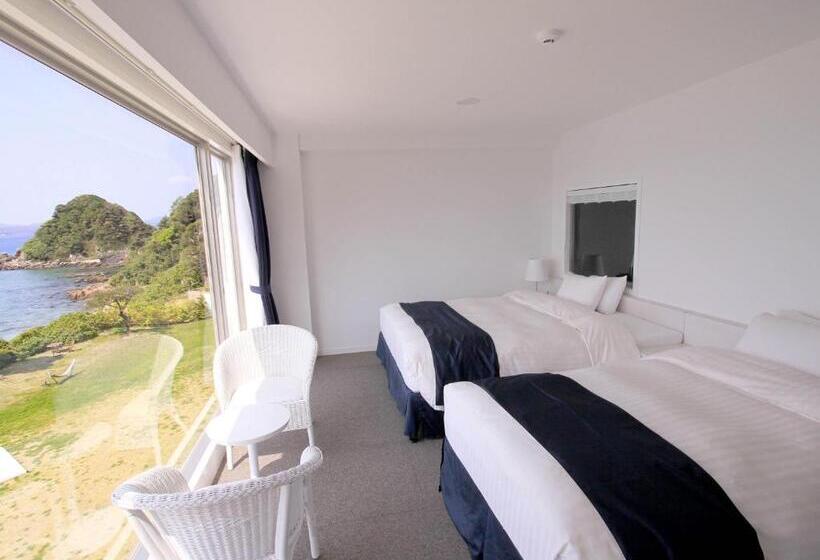 חדר סטנדרט נוף לים, The Scene