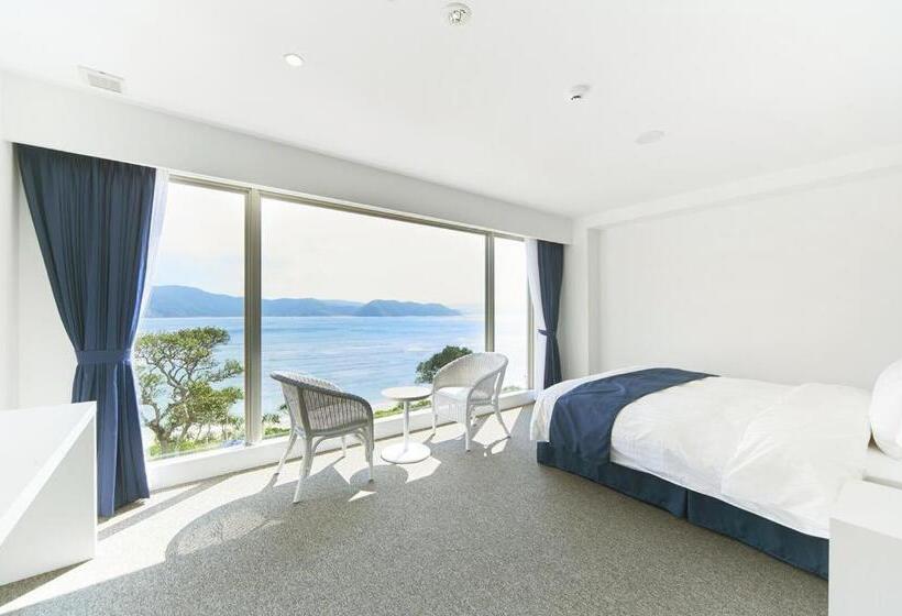 חדר סטנדרט, The Scene