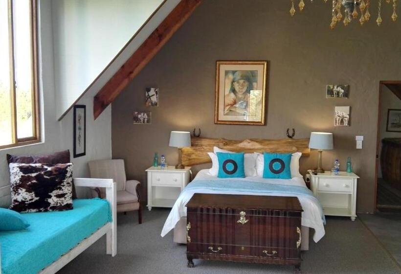 سوییت لوکس, Tniqua Stable Inn