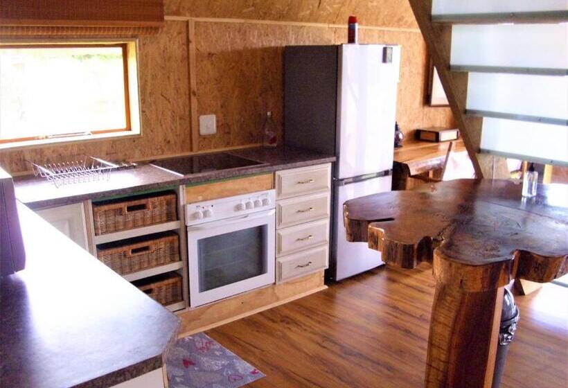 بانگلوی استاندارد, Tniqua Stable Inn