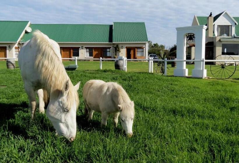 سوییت لوکس, Tniqua Stable Inn