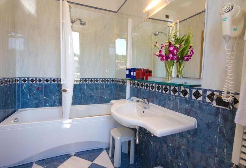 수피리어 트리플 룸, Villa Luca