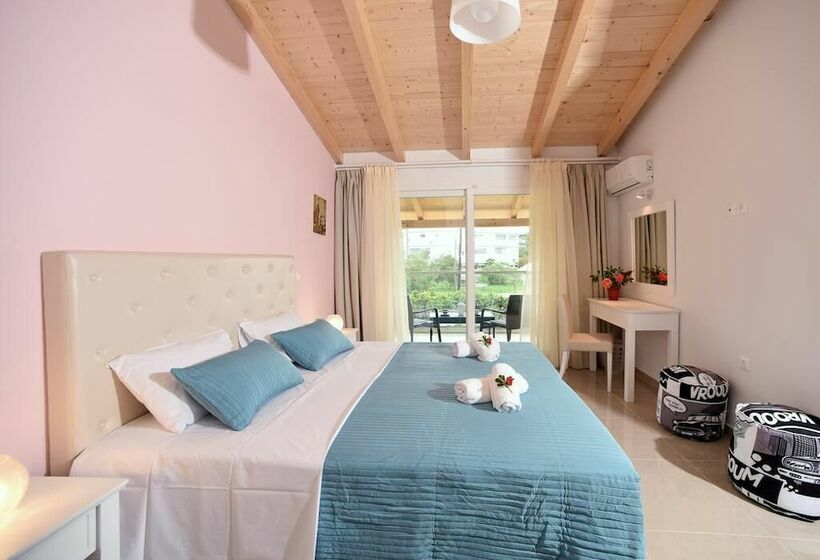 コンフォーとスイートルーム, Palapart Gikas Gouvia