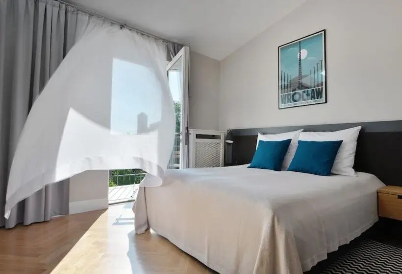 استودیوی سوپریور, Stradonia Serviced Apartments