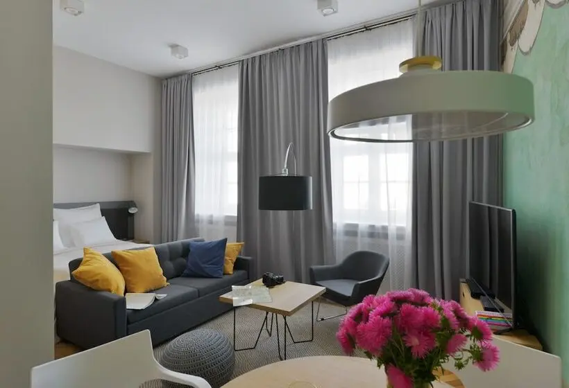 استودیوی سوپریور, Stradonia Serviced Apartments