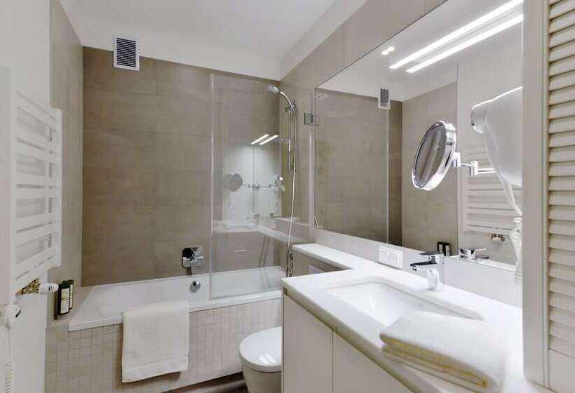 Апартаменты 2 Спальни с Балконом, Stradonia Serviced Apartments