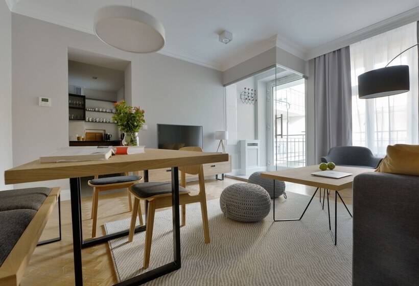 Апартаменты 2 Спальни с Балконом, Stradonia Serviced Apartments