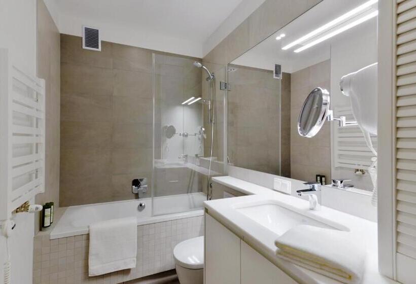 Апартаменты 2 Спальни с Балконом, Stradonia Serviced Apartments