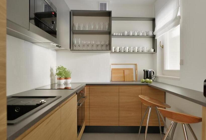 带阳台两卧公寓, Stradonia Serviced Apartments