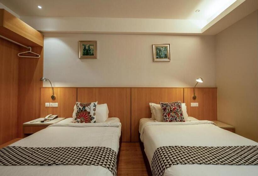 اتاق خانوادگی تودرتو, Summer Tree Hotel Penang