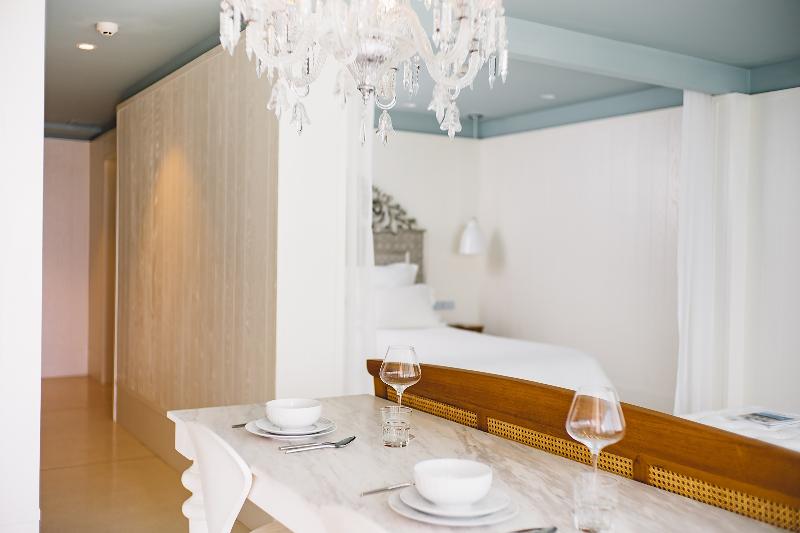 סוויטת 2 חדרי שינה, The Beach Samui