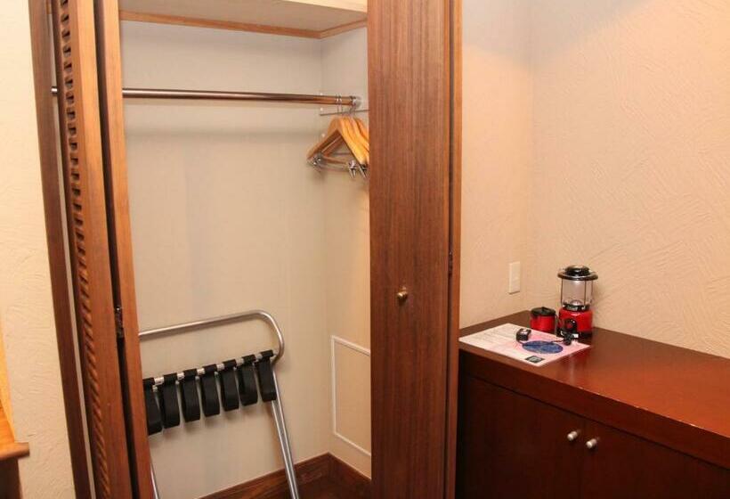 バス共有のスタンダードルーム, Toyota Shirakawa-go Eco-institute