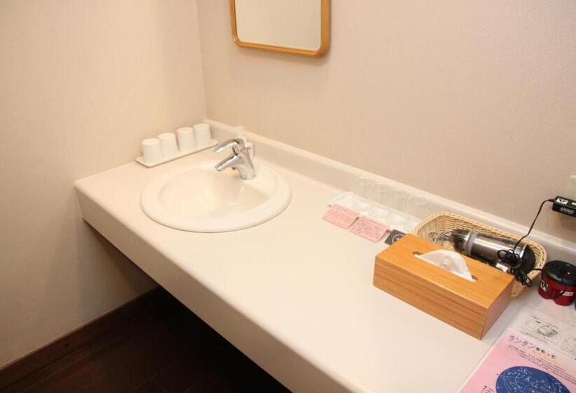 バス共有のスタンダードルーム, Toyota Shirakawa-go Eco-institute