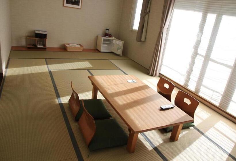 バス共有のスタンダードルーム, Toyota Shirakawa-go Eco-institute