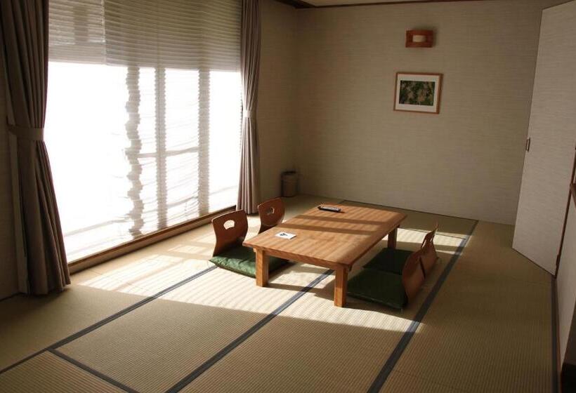 バス共有のスタンダードルーム, Toyota Shirakawa-go Eco-institute