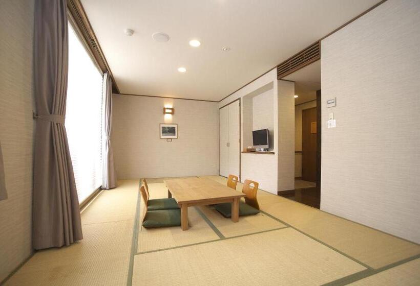 バス共有のスタンダードルーム, Toyota Shirakawa-go Eco-institute