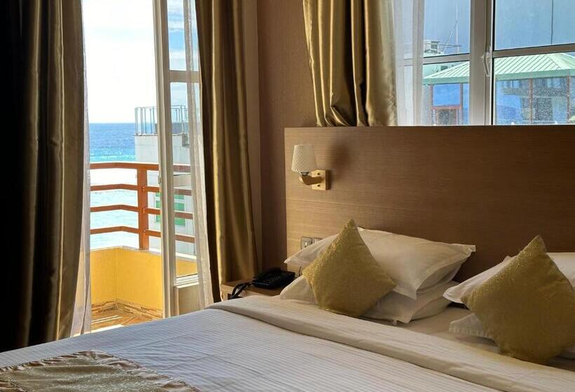 اتاق لوکس, Three Inn