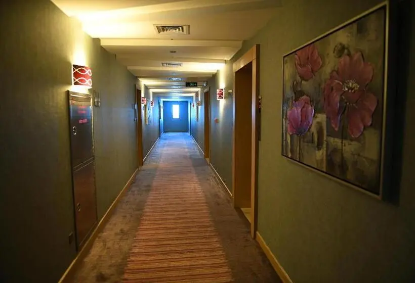 استودیوی کلاسیک, Al Olaya Suites