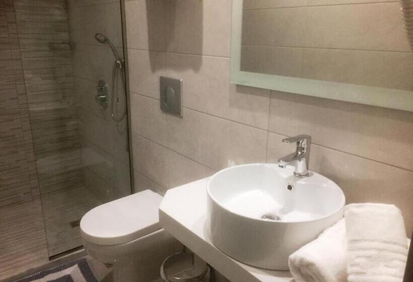 标准工作室, Aristo Apts