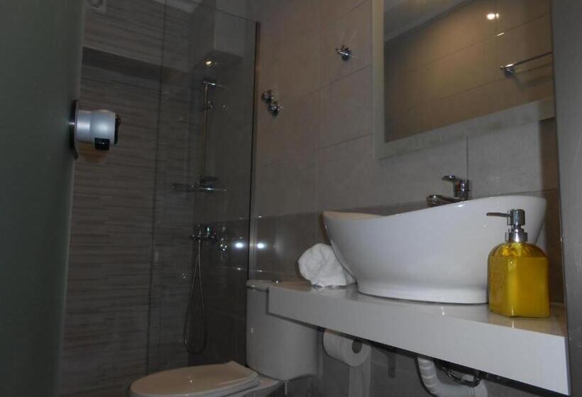 经济型工作室, Aristo Apts