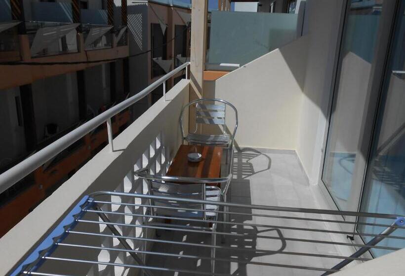 经济型工作室, Aristo Apts