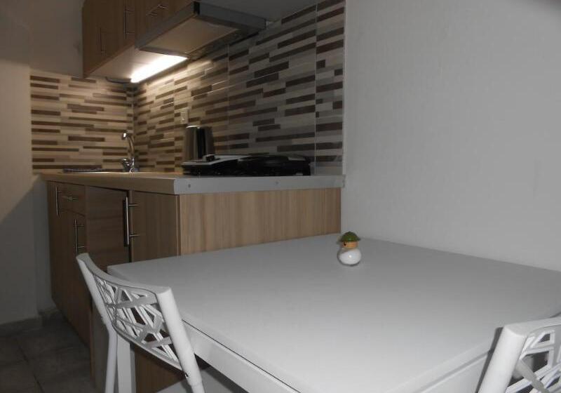 标准工作室, Aristo Apts