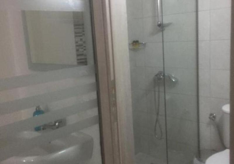 标准工作室, Aristo Apts