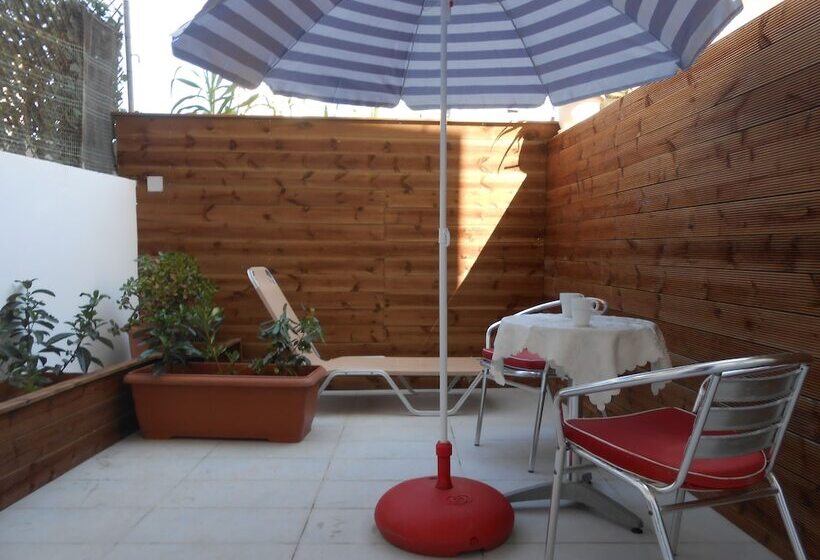 经济型工作室, Aristo Apts