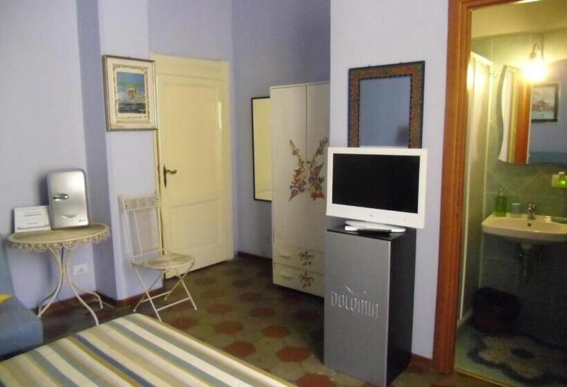 Habitació Triple Estàndard, Anirbas