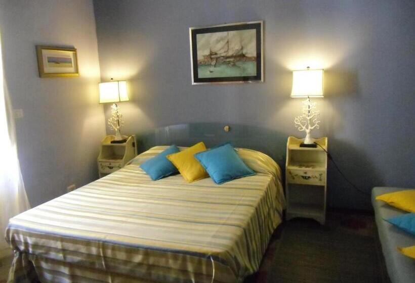 Habitació Triple Estàndard, Anirbas