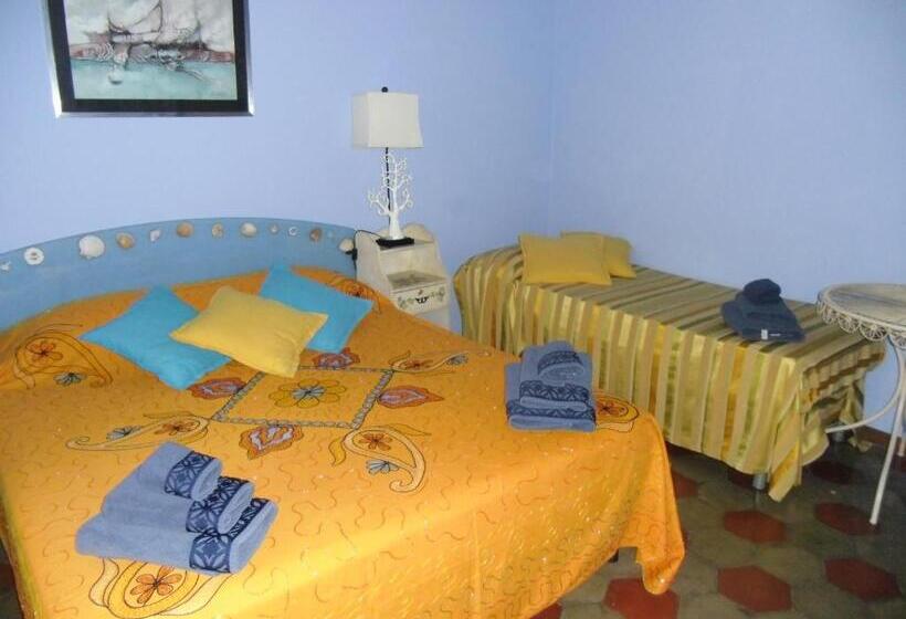 Habitació Triple Estàndard, Anirbas