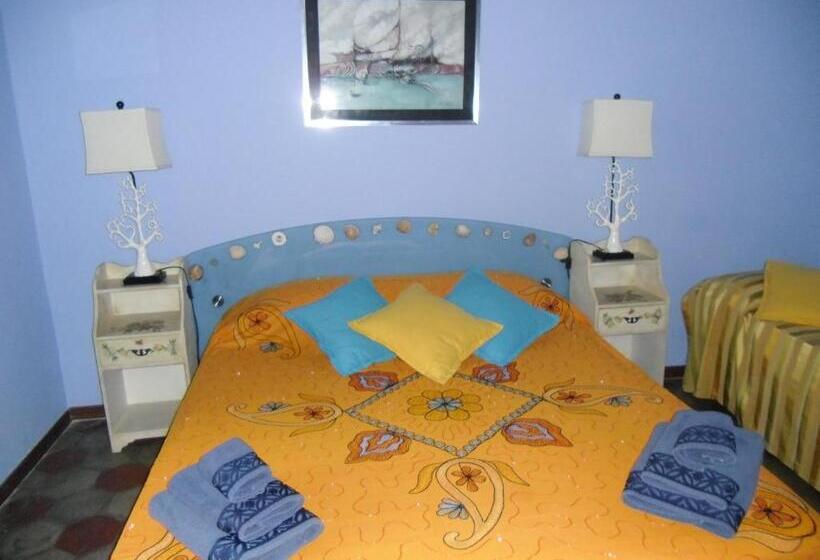 Habitació Triple Estàndard, Anirbas