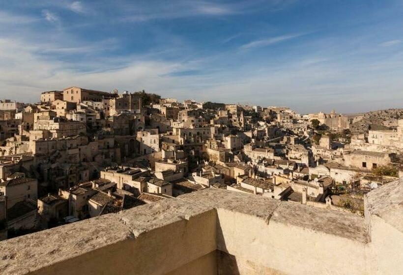 استودیوی استاندارد, B&b La Corte
