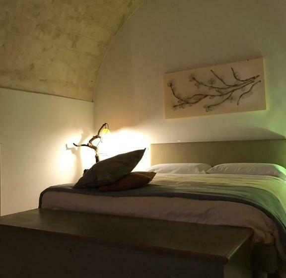 استودیوی استاندارد, B&b La Corte