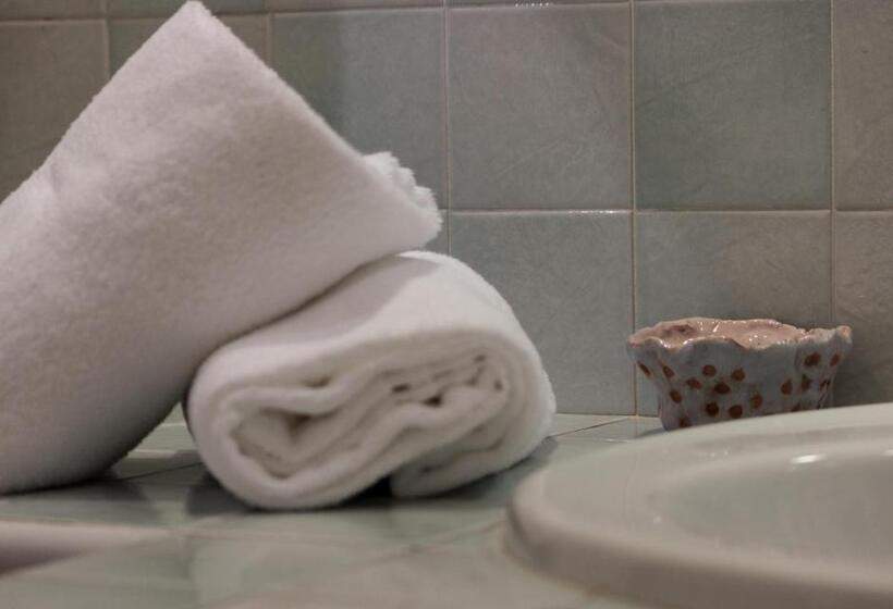 اتاق عادی, B&b La Corte