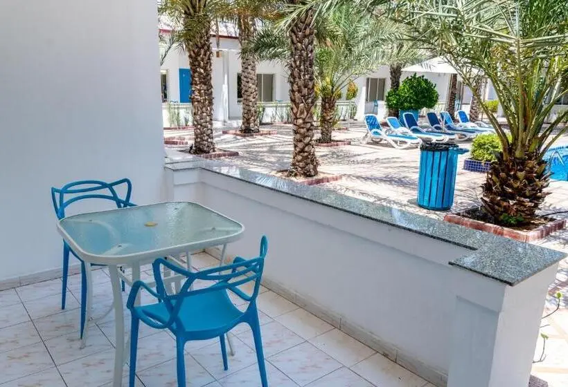 اتاق استاندارد با چشمانداز استخر, Fujairah Hotel & Resort
