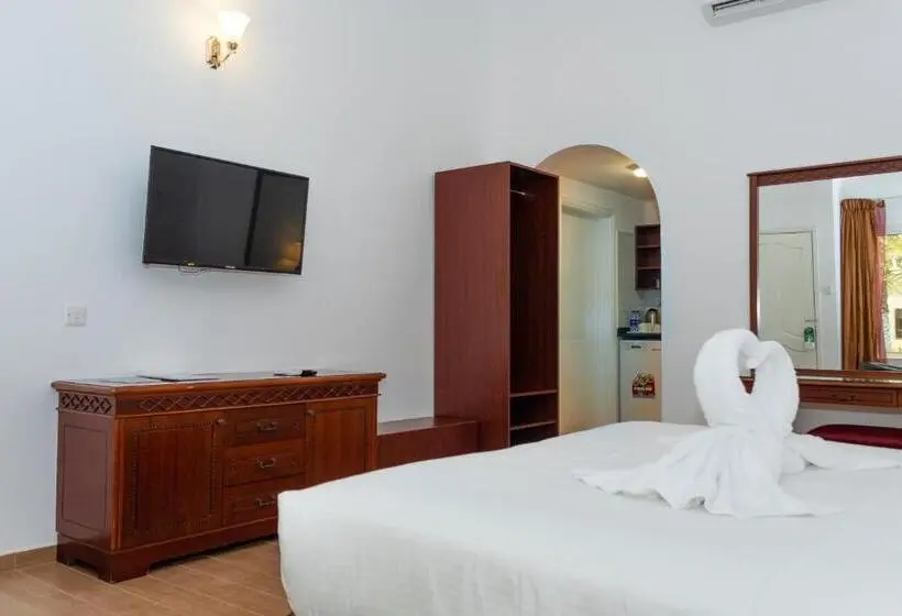 اتاق استاندارد با چشمانداز استخر, Fujairah Hotel & Resort