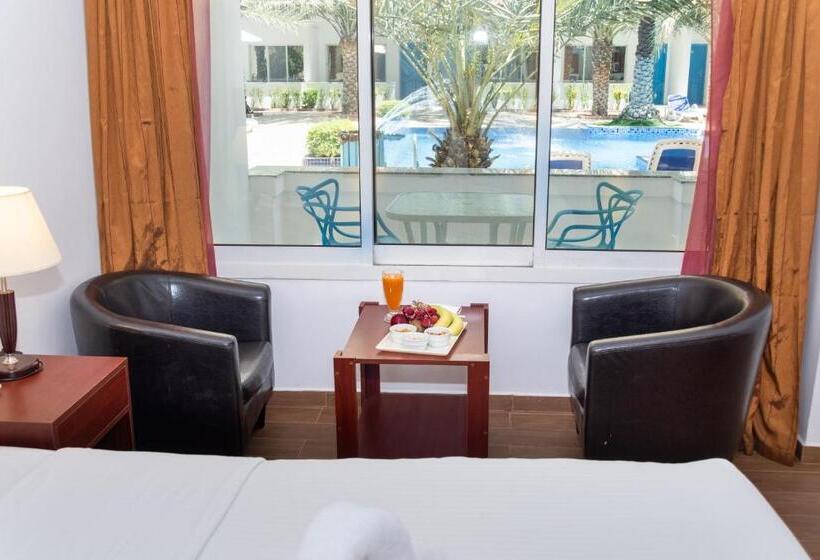 Номер Стандарт Вид на Бассейн, Fujairah Hotel & Resort