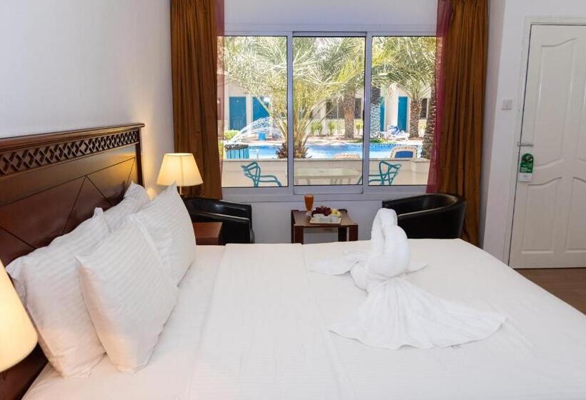 标准间带游泳池, Fujairah Hotel & Resort