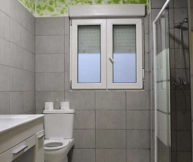تختخواب در اتاق مشترک, Hostel Usturre