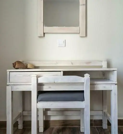 Chambre Triple Economy, Iris