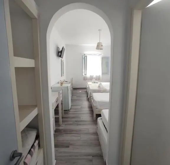 Chambre Triple Economy, Iris