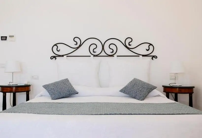 Standard Triple Room with Terrace, La Bizantina Luxury Villa
